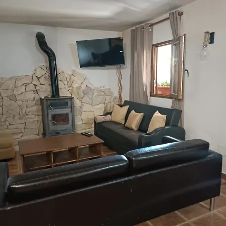 Guadalupe De La Fuenfria Country house